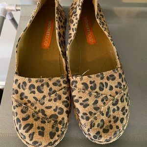 Cheetah slip on